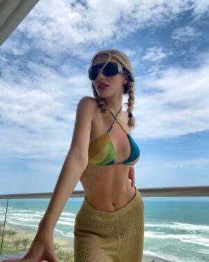 Sofía Carrera Instagram - watching u 👁🌊
.
.
.
.
.
.
.
.
#playa #beach #acapulco #happy #summer #latina