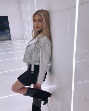 Sofía Carrera Instagram - Las oportunidades se crean, no aparecen 🩶
.
.
.
.
.
.
#post#instapost #picture #photography #model #artist #singer #actress