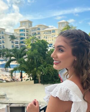 Sofía Carrera Instagram - Unos días de mamma mia en la playa o días de playa en mamma mia ? 🌴🥥🎭🪩