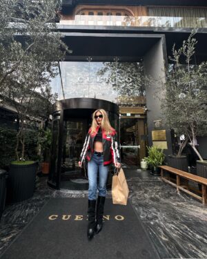 Sofía Carrera Instagram - hoy comí deli 🍹