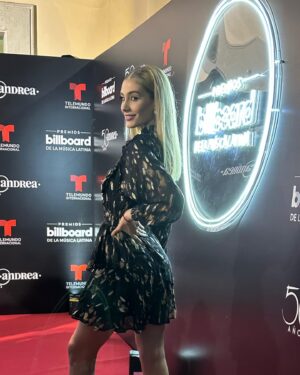 Sofía Carrera Instagram - En la viewing party de los @latinbillboards 🫶🏻
