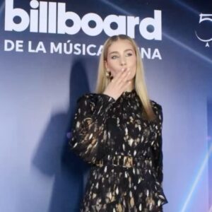 Sofía Carrera Instagram - En la viewing party de los @latinbillboards 🫶🏻