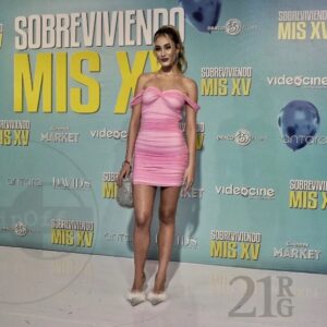 Sofía Carrera Instagram - @sobreviviendomisxv @videocine 

¡¡¡ Hoy es el estreno !!! 🩷