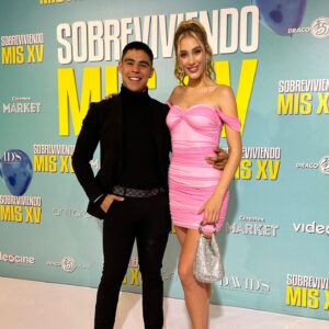 Sofía Carrera Instagram - @sobreviviendomisxv @videocine 

¡¡¡ Hoy es el estreno !!! 🩷