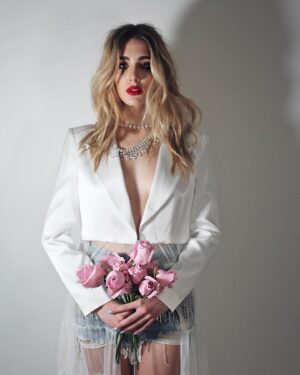 Sofía Carrera Instagram - A Tragic Valentine’s Day 💔🥀 
.
.
.
.
.
#photography #photo #instaphoto #instapic #loveyourself #valentinesday #moda #astheric #intaspic #girl #instagram #happy #sofiacarrera