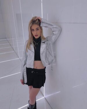 Sofía Carrera Instagram - Las oportunidades se crean, no aparecen 🩶
.
.
.
.
.
.
#post#instapost #picture #photography #model #artist #singer #actress