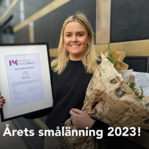Sofia Dalén Instagram - Blev totalt överraskad i förmiddags under nyårsdagsfrukosten! Mitt i pannkakor och rufsigt hår blev jag tilldelas priset Årets Smålänning och försökte få fram något att säga - något med munnen, alltså SÄGA NÅGOT ÖVERHUVUDTAGET. Det blev stakande meningar, överrumplad reaktion, en timme i P4 med olika bekanta röster och ett försök till att visa min tacksamhet. Jag känner mig väldigt tacksam, detta var så roligt och ärofyllt. Mycket ”inte ska väl jag”-känslor! Tack @p4jonkoping för den fina utmärkelsen och sändningen ❤️