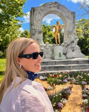 Sofia Dalén Instagram - kulturens vingslag i detta europas hjärta slog oss hårt i ansiktet denna helg! som var så att säga välbehövlig