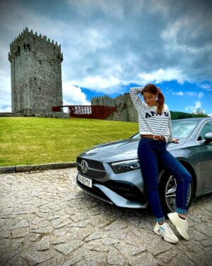 Sofia Escobar Instagram - Viagens a lugares maravilhosos no maior conforto com a companhia da @mercedesbenzretail_portugal ❤️ “Ai! Não há gente mais valente e prazenteira do que esta cá da fronteira do Norte de Portugal! Nem tão alegre como a tua ó Montalegre, gente forte cá do norte que nada teme afinal! “
