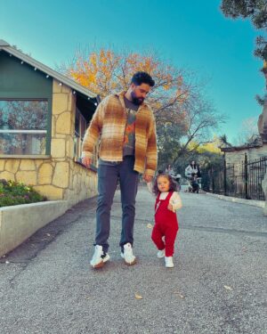 Sofía Garza Instagram - 2023: Gracias por esto 👨🏻 👧🏻 
2024: Más de esto por favor 🙏🏼