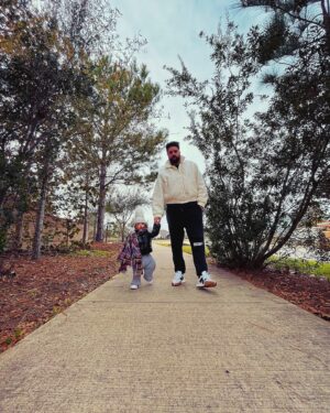 Sofía Garza Instagram - 2023: Gracias por esto 👨🏻 👧🏻 
2024: Más de esto por favor 🙏🏼