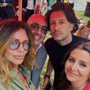 Sofia Grillo Instagram - .
Foi bonita a festa! ❤️

.
Comemoração do dia de Portugal, na Praça da Alegria! Obrigada @freguesiasantoantoniolisboa e @vasckarof por mais este momento de convívio entre colegas e amigos. 
.
#10dejunho 
#cultura 
#artistasportugueses 
#arraial 
#camaramunicipaldelisboa 
#juntadefreguesiadesantoantonio