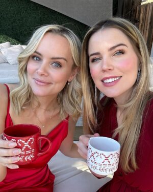 Sofia Mattsson Instagram - Merry Christmas Eve! 🎁❤️ Hope everyone is having an amazing holiday!