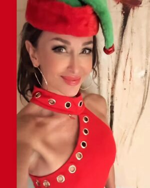 Sofia Milos Instagram - …and just like that it’s DECEMBER !
With Christmas coming up so do the Christmas trees and lights everywhere , holiday parties , friends and Family visits , Travel plans, lots of food of course , pies and cookies and gifts 🎁 but most of all Love ❤️ 
I wish for peace 
Many emotions can come during this season you’re not alone. ❤️
Give yourself some love, take time for YOU first so you can  share the love ❤️🤗 

#sofia #sofiamilos #christmas #december #elf #elfgirl #love #passion #red #holidays