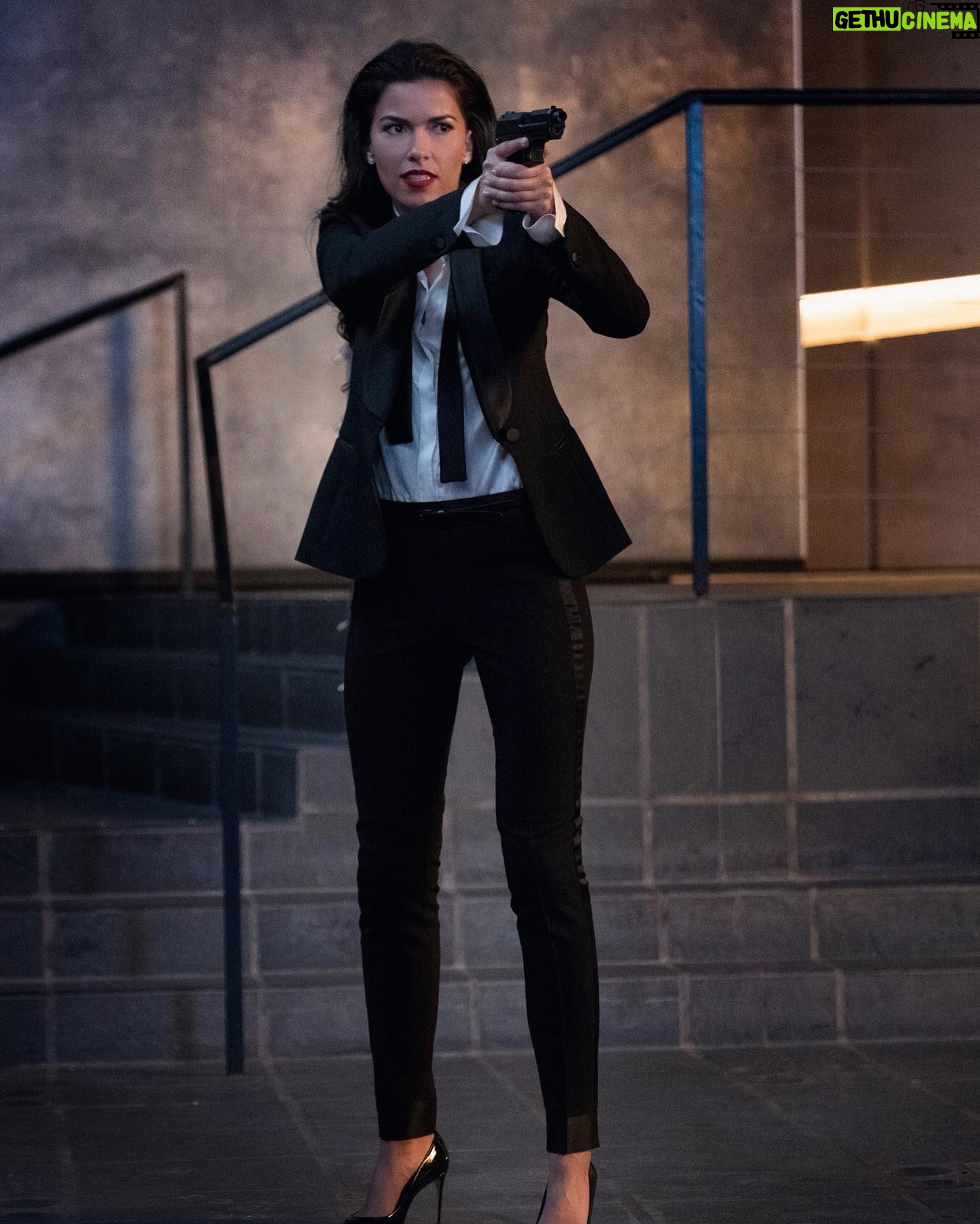 Sofia Pernas - 5.2K Likes - So, some serious shit goes down tonight. #bloodandtreasure