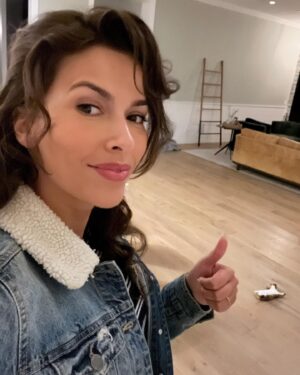 Sofia Pernas Instagram - Happy New Year!! 2022 was marked by a crap ton of traveling, so my lord it’s nice to finally be home to ring in 2023 ✨Hope you all had a safe and beautiful New Year xx