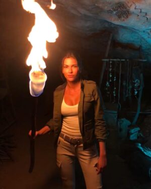 Sofia Pernas Instagram - Ya know, cause flashlights are for wimps. #bloodandtreasure