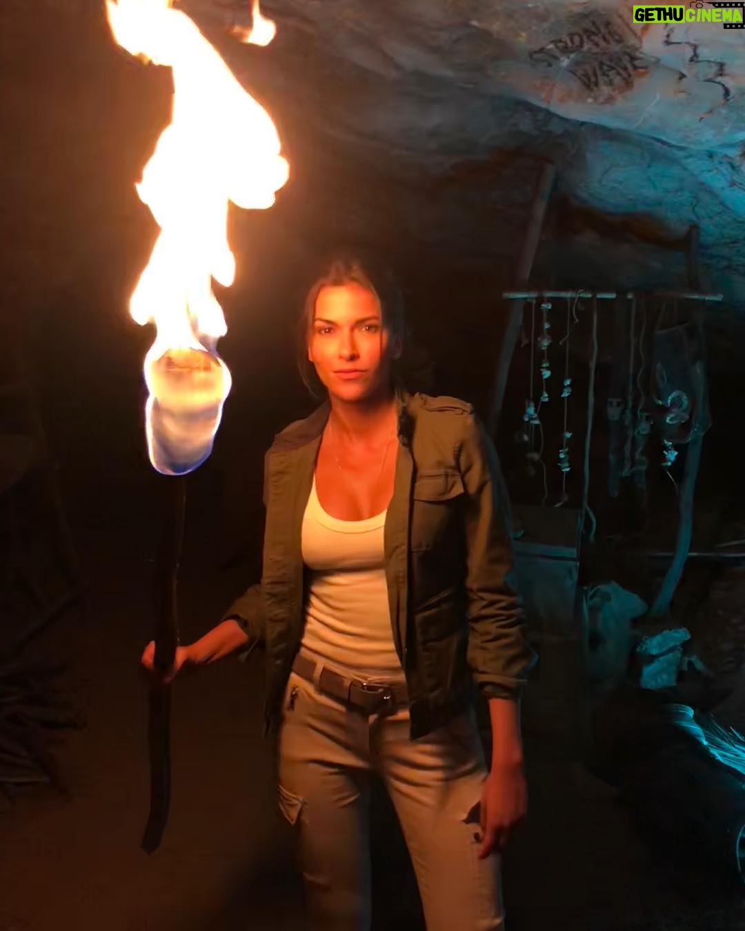 Sofia Pernas - 3.3K Likes - Ya know, cause flashlights are for wimps. #bloodandtreasure