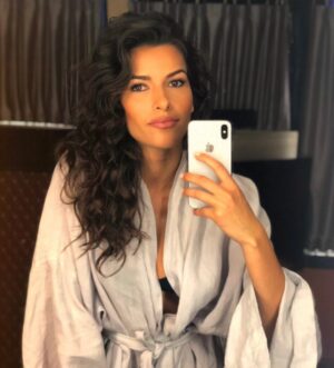 Sofia Pernas Instagram - 👩🏽‍🦱