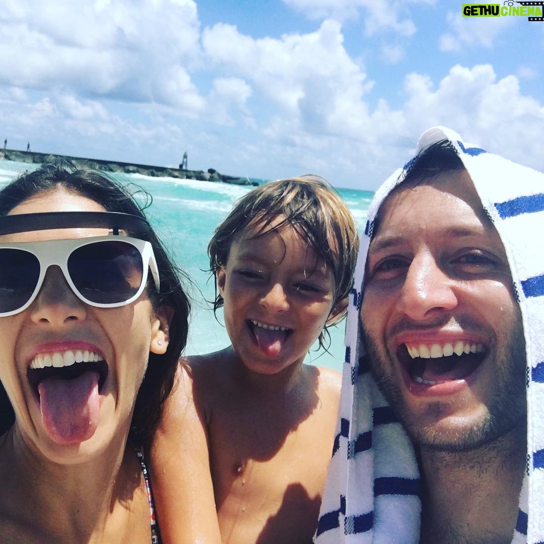 Sofía Reca - 719 Likes - Enoying this beautiful Sunday! Disfrutando de este Domingo! #family #beach #miamibeach #friends ❤️❤️❤️