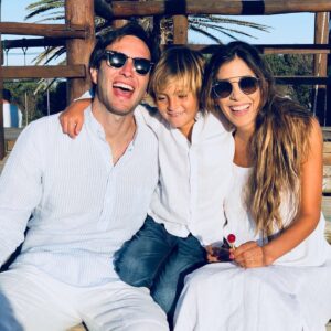 Sofía Reca Instagram - Blessed! Grateful! Going to bed with a joyful heart after a beautiful Christmas eve surrounded with family! 💜💜💜 #happychristmas #peace #joy Tan agradecida! Me voy a dormir con mi corazón feliz después de una Noche buena rodeada de Familia! 💜💜💜 #feliznavidad #paz