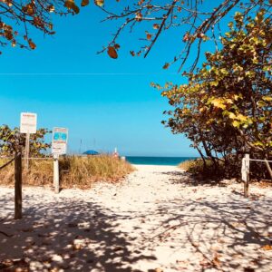 Sofía Reca Instagram - My paradise! Beautiful with and without filter! Nothing like the horizon!
☀️☀️☀️. Mi paraíso! Tan bello con y sin filtros!
#paradise #beach #horizon #nature #sograteful