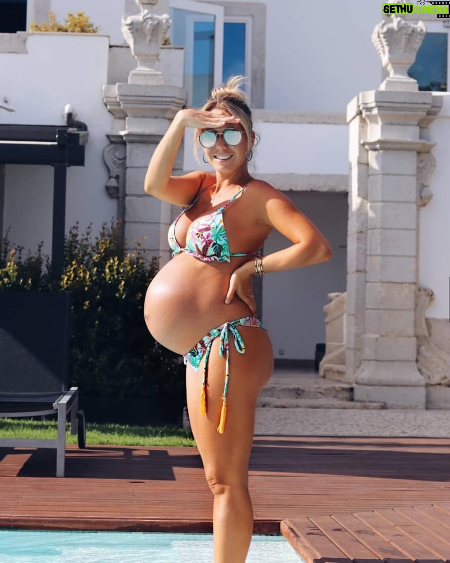 Sofia Arruda - 39K Likes - 2024 vs 2019 - voltámos ao mesmo hotel porque voltamos ao sítios onde fomos felizes ❤️
( última fotografia grávida do Xavier com 38 semanas)
@nauhotels #naupalaciodogovernador #brunchtime #poolday #parceria