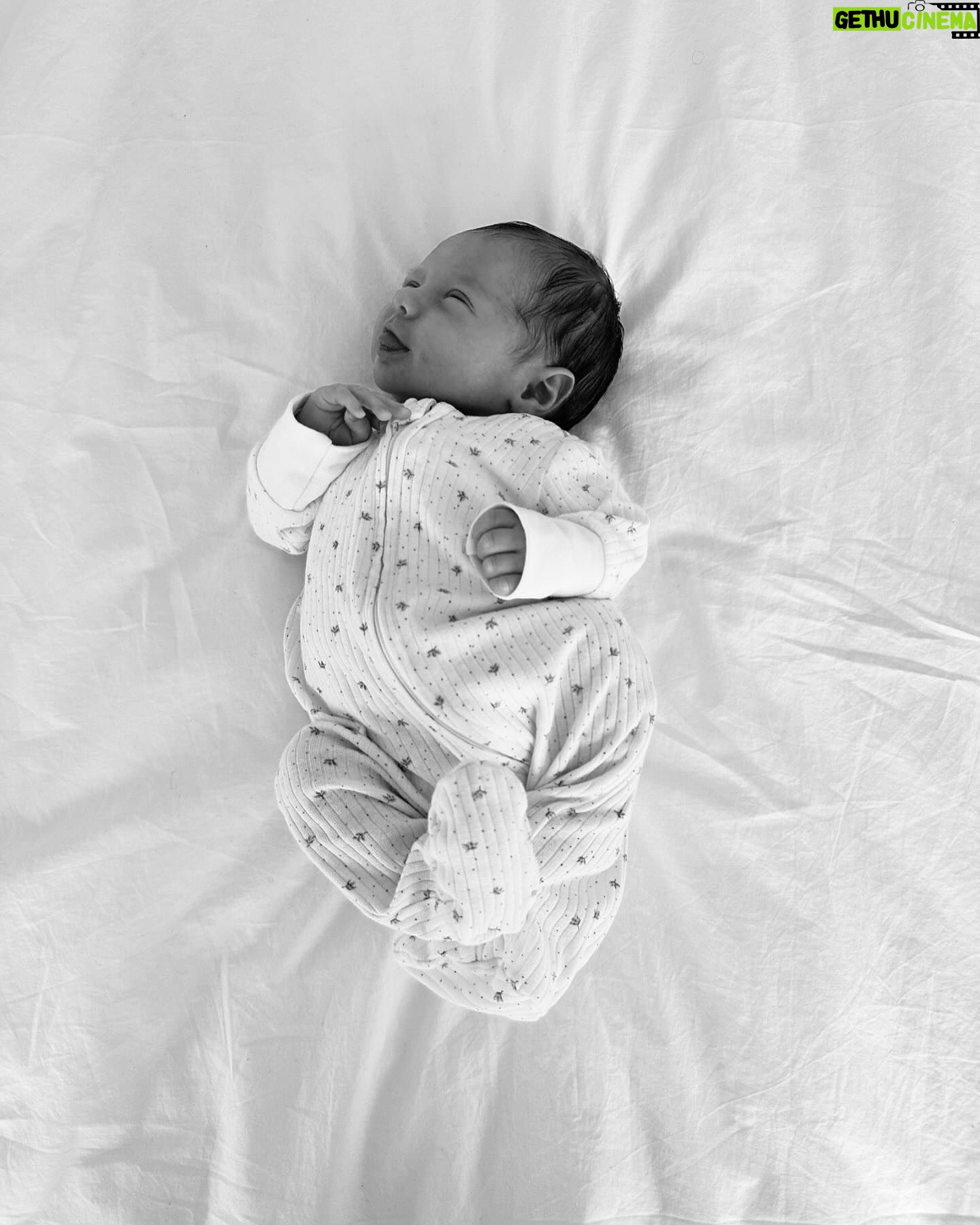 Sofia Arruda - 53.8K Likes - A nenuca da nossa vida 🤍
#newborn #newbornphotography #love #babygirl #oliamaro #2weeks
