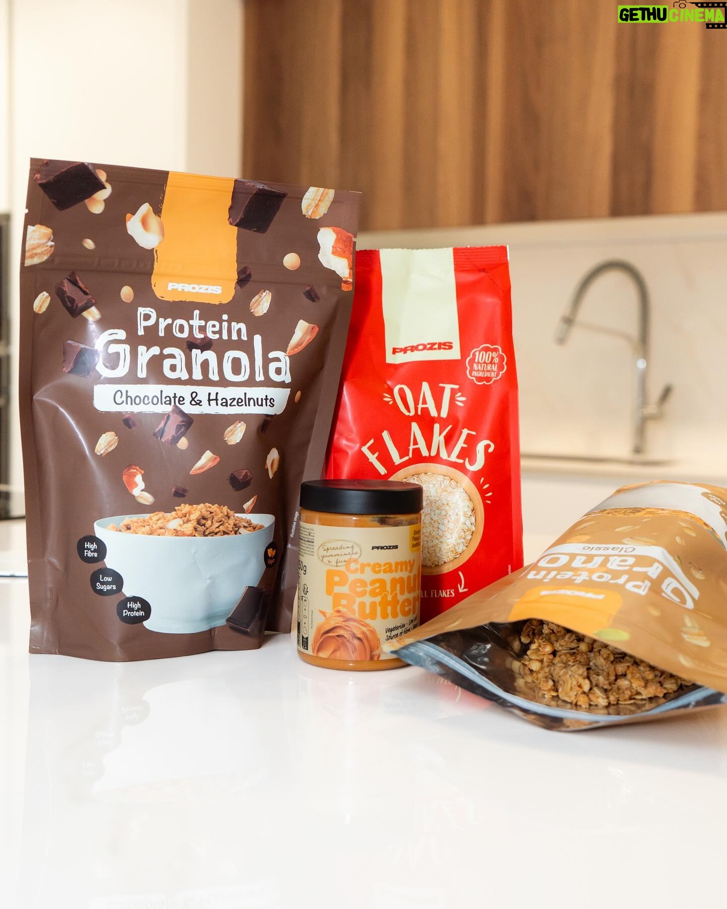 Sofia Arruda Instagram - Passam os enjoos e vem a vontade de comer !! 🍽️ se esta miúda não nasce rapidinho vou a rebolar para o hospital 😂 Quem mais come cereais ou granola directamente da embalagem ? 🤭🤭 Para quem quer aproveitar tenho 10% de desconto estes produtos de oferta no site da @prozis só têm de usar o código SOFIAARRUDA 🎁 O jumsuit também é da @prozis #pub