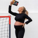 Sofia Arruda Instagram - Uma melancia a passar no vosso feed para vos desejar bom almoço! 🤭🍉 E se forem fãs de wraps e almoços rápidos de preparar aproveitem as minhas ofertas da semana o desconto de 10% com o código SOFIAARRUDA na @prozis Look total também @prozis #pub