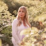 Sofia Arruda Instagram - Esta semana dei por mim cansada de estar grávida e a antecipar as saudades que vou ter de estar grávida, tudo ao mesmo tempo 🤭 por isso fui fazer uma sessão de fotografias com a Ana da @lightborn.photo para recordar sempre este barrigão e esta fase linda ❤️ #marternidade #babygir #babybelly #photography #parceria