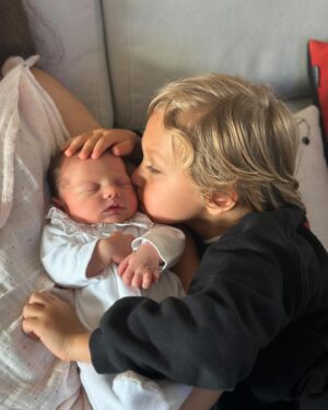 Sofia Arruda Instagram - Uma semana de Olívia ❤️

#oliamaro #brothers #brotherandsister