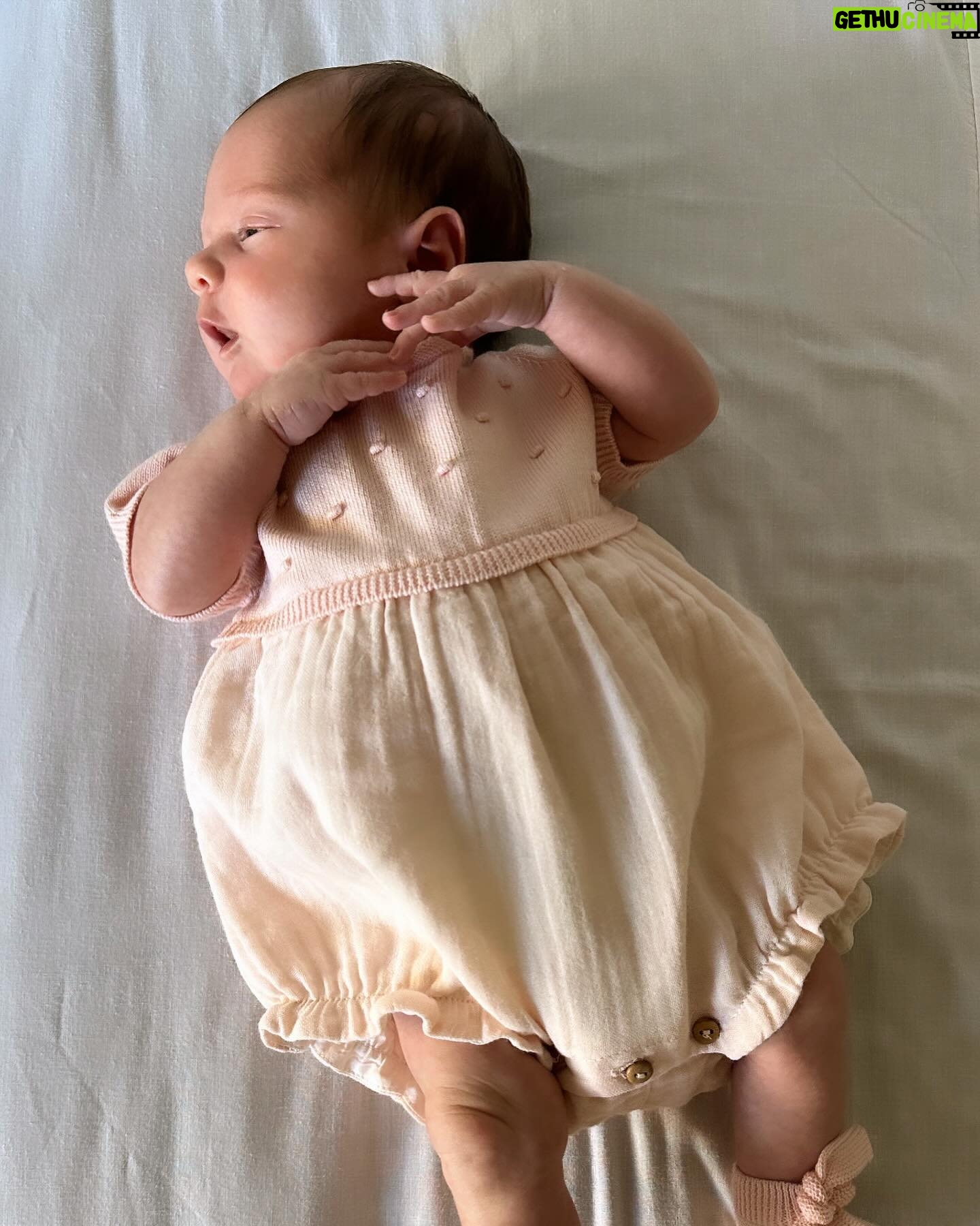 Sofia Arruda - 31.8K Likes - Eu vejo uma bailarina 🩰 🤍
Look primavera/verão2024 @wedoble
#babygirl #oliamaro