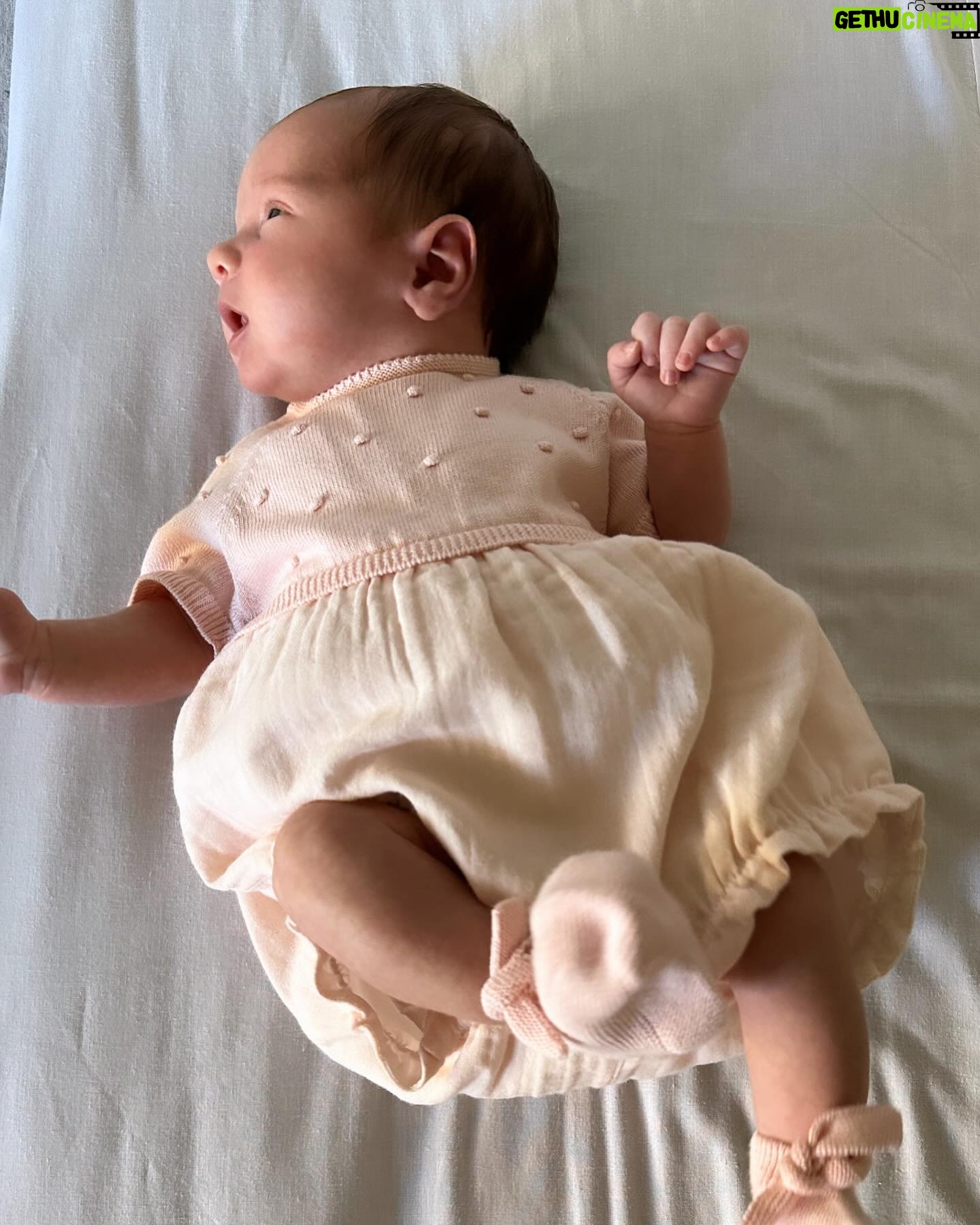 Sofia Arruda - 31.8K Likes - Eu vejo uma bailarina 🩰 🤍
Look primavera/verão2024 @wedoble
#babygirl #oliamaro