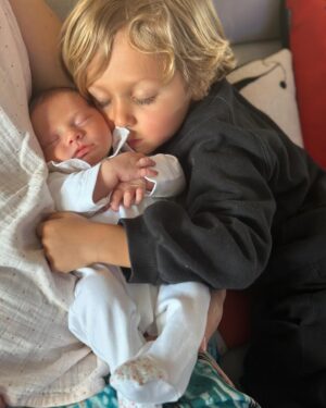 Sofia Arruda Instagram - Uma semana de Olívia ❤️

#oliamaro #brothers #brotherandsister