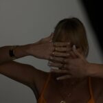 Sofia Arruda Instagram – Quando no resultado final do trabalho não se nota que temos um barrigão lindo a fazer companhia 🥰 façam swipe para o lado para verem esta bolinha 🤭

Campanha @jetlagjewellery 
Fotografa @mafaldaboavida 
Styling @dianarconceicao 
Agência @mais.que.uma 
Maquilhagem e cabelo @danielainacio.mua
#pub