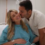 Sofia Arruda Instagram – 2 semanas com a nossa Oli nos braços 🥰❤️ Agradecer à Dra @claudia_appleton_obgin e à sua equipa é pouco. Agradecer à minha irmã @mafaldaarruda que mais uma vez esteve comigo no nascimento dos meus filhos: obrigada obrigada!!! E ao meu marido @dpamaro que nunca, nunca me larga a mão ❤️
Temos tanta sorte filha. Um dia vais perceber ❤️🥰 

#family #familygoals #oliamaro #newborn #blessed