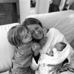 Sofia Arruda Instagram - Como não amar este trio 🥰 avó e netos O Xavi é a cara da avó não acham ? #grandmother #love