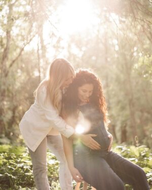 Sofia Arruda Instagram - 2024 é amor. É família. E é bebés por todo o lado 🥰 
Vou ser tia! ❤️ 
Uma felicidade que não cabe no peito ao ver a minha irmã realizar o seu sonho. A minha pequenina vai ser mamã. E eu desejo ser tão presente na vida deste bebé como a minha irmã sempre foi e é na vida do meu filho. É mágico vivermos este momento ao mesmo tempo ❤️

#babyboom #sistersquad #babyscomingsoon #love 
Fotografias @lightborn.photo #parceria