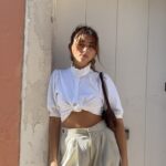Sofia Barbosa Instagram - outfit of the day 🌞 camisa- @empatia.atelier calças - @pullandbear