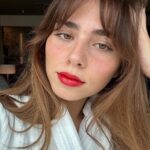 Sofia Barbosa Instagram - Tirar a maquilhagem e cuidar da minha pele é dos passos mais importantes 💗 a água micelar da @nivea para além de remover rapidamente a maquilhagem, também hidrata e limpa a pele (mesmo a pele sensível) ✨