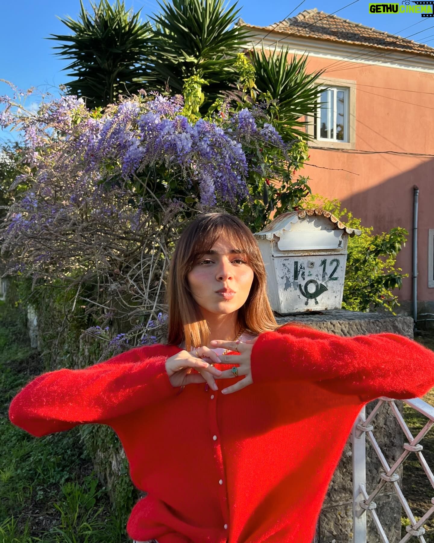 Sofia Barbosa Instagram - as peças da @tousjewerly não podiam combinar melhor com os dias de primavera que estão a chegar🍊🌸🌈