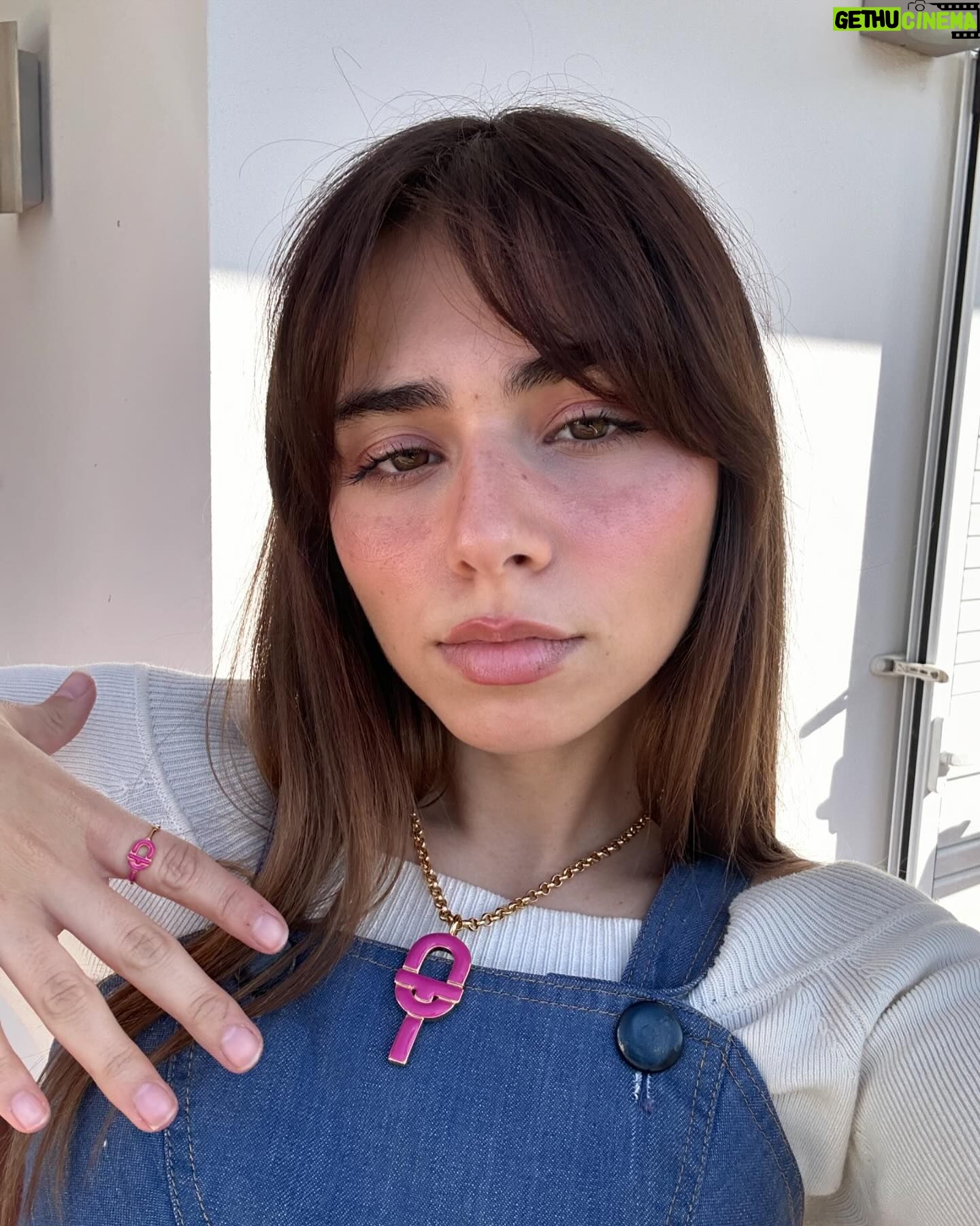 Sofia Barbosa Instagram - as peças da @tousjewerly não podiam combinar melhor com os dias de primavera que estão a chegar🍊🌸🌈