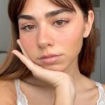 Sofia Barbosa Instagram - pub | glowy makeup 💗✨esta novidade @lancomeofficial Idôle Tint tem imensos tons e cores diferentes! Pode ser utilizado como sombra, eyeliner, blush e iluminador ✨ I’m obsessed ✨ #lancomemakeup #idoletint #teintidoleultrawear #idole #fragrance