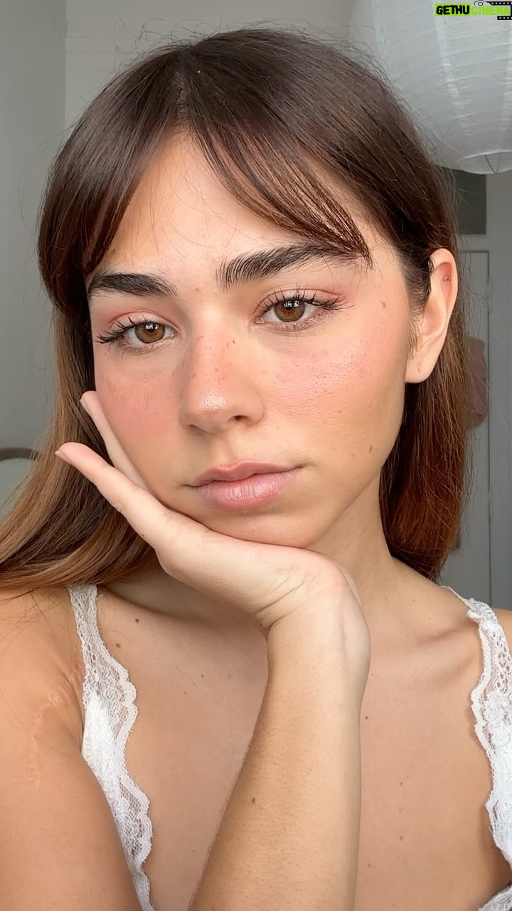 Sofia Barbosa Instagram - pub | glowy makeup 💗✨esta novidade @lancomeofficial Idôle Tint tem imensos tons e cores diferentes! Pode ser utilizado como sombra, eyeliner, blush e iluminador ✨ I’m obsessed ✨ #lancomemakeup #idoletint #teintidoleultrawear #idole #fragrance