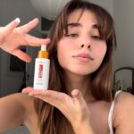 Sofia Barbosa Instagram - *pub O duo que utilizo sempre de manhã da gama de cuidados de pele L’Oréal Paris Revitalift Clinical 🍊 é super importante proteger a pele dos raios UV durante todo o ano e por isso combino o sérum que tem vitamina C com o fluído hidratante anti-UV com SPF50 🌞 @lorealparis #LorealParisSkincare #RevitaliftClinical #VitaminaC #LorealParisPortugal