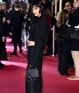 Sofia Boutella Instagram - In London for « Rebel Moon – Part Two: The Scargiver » 
Wearing : @stellamccartney 
Styling : @sweetbabyjamie 
Hair: @jamesbrownstyle 
Make-Up : @sofiatilbury 

 @garethcattermole @gettyentertainment
