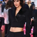 Sofia Boutella Instagram - In London for « Rebel Moon – Part Two: The Scargiver » Wearing : @stellamccartney Styling : @sweetbabyjamie Hair: @jamesbrownstyle Make-Up : @sofiatilbury @garethcattermole @gettyentertainment