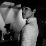 Sofia Boutella Instagram - @chanelofficial @welovecoco @andylecompte @katesynnottmakeup 🖤 📸 : @sashaneboga