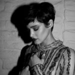 Sofia Boutella Instagram - BTS / getting ready for @vanityfair 🖤 @andylecompte @katesynnottmakeup @delcoreofficial @danieldelcore @sashaneboga @natalierosales @drbarbarasturm @andylecomptesalon @theacademy